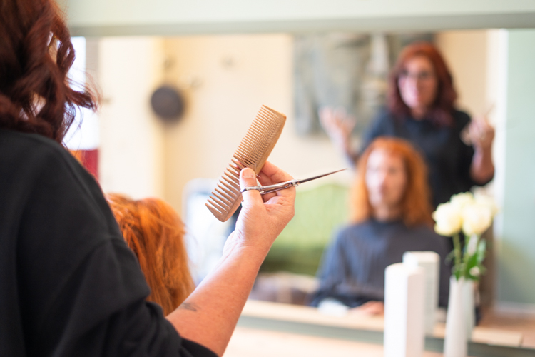 Erzähle es deinem Friseur